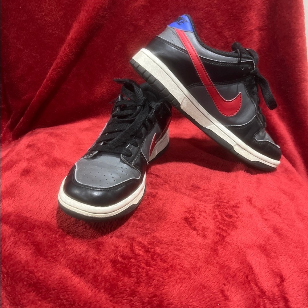 Nike - Picture 3 of 4